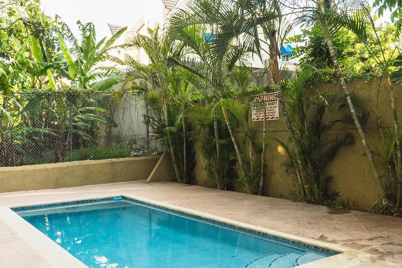 Luxury 2 Bedroom 2 Bathroom City Oasis Kingston Appartamento